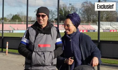 Een man en een vrouw op het sportveld