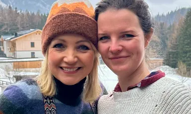 twee vrouwen voor de bergen