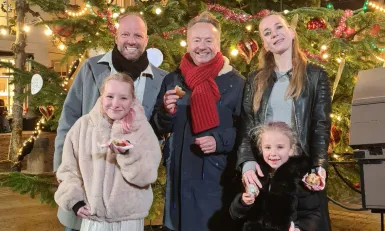 Remco en Kirsten met presentator Joris Linssen 