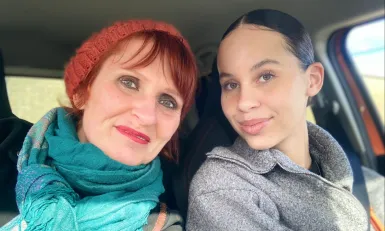 Mariken en Nona Hello Goodbye