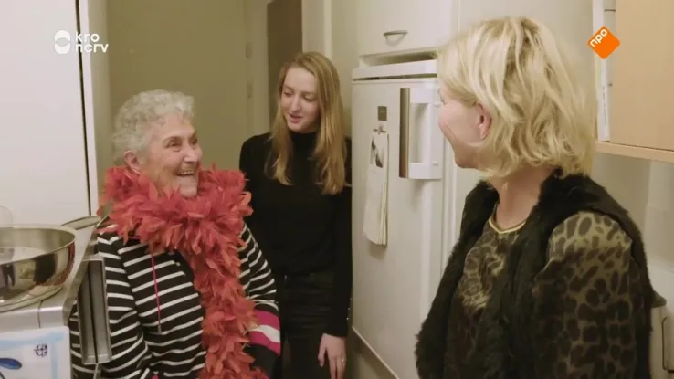 Still van Anita wordt opgenomen Anita wordt opgenomen