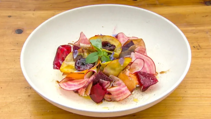 Bietensalade met lijnzaad. Bietensalade met lijnzaad