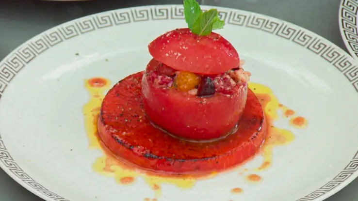 Watermeloen met tomaat, gevuld met mozzarella Watermeloen met tomaat, gevuld met mozzarella