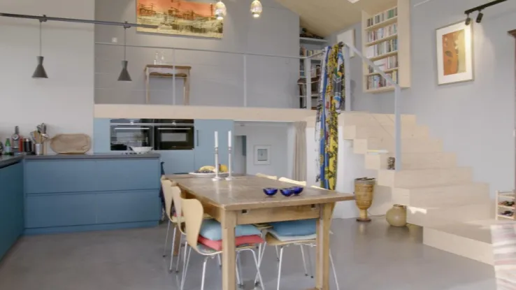 Eric en Willem hebben één grote wens; een huis creëren met een concertzaal. Dat lukt met de bouw van hun nieuwe huis. De vleugel in de woonkamer is het centrale middelpunt voor de huisconcerten. Nieuwbouwhuis met eigen concertzaal