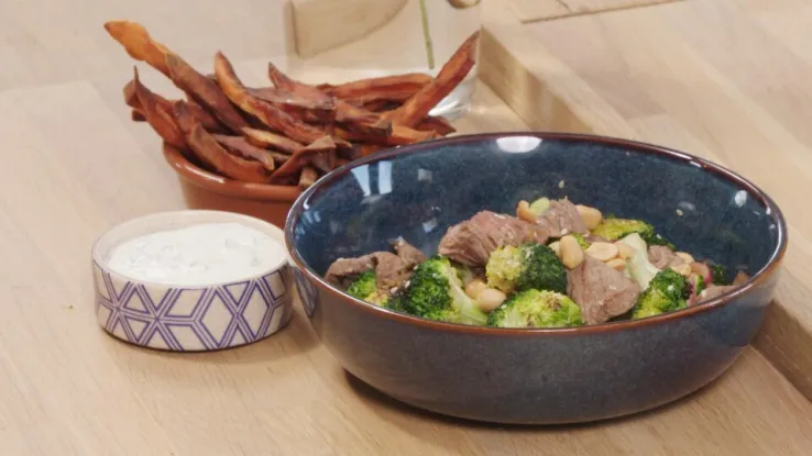 Roerbakbroccoli met biefstukpuntjes