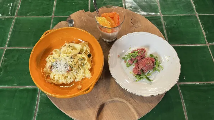 Tajarin pasta, kalfstartaar en panna cotta Tajarin pasta, kalfstartaar en panna cotta