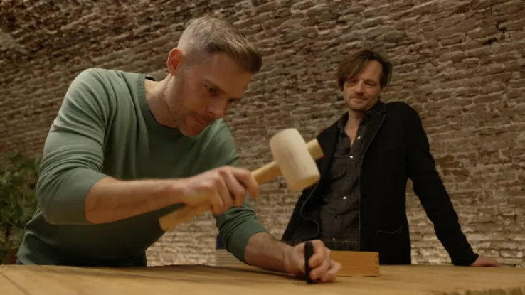 Thomas Cammaert gaat biechten. Niet op de biechtstoel, maar aan een biechttafel. De biechttafel