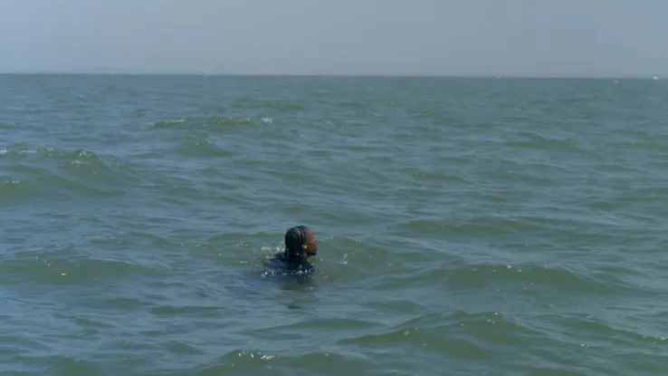 In The Biohack Project gaan de deelnemers de uitdaging aan: hoe houden zij hun ademhaling en stress onder controle in open water? Angst overwinnen op open water